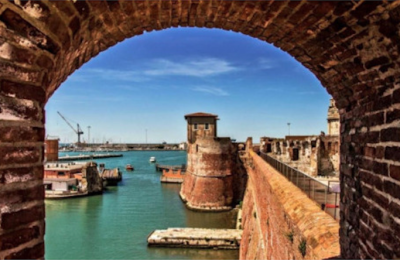 Livorno, i Fossi Medicei e non solo! Vista della Fortezza Vecchia dai fossi
