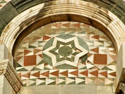 Pisa, la geometria sacra in piazza Duomo