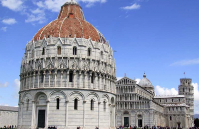 Pisa, Piazza dei Miracoli vista dal lato del Battistero