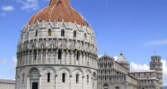 Pisa, Piazza dei Miracoli vista dal lato del Battistero